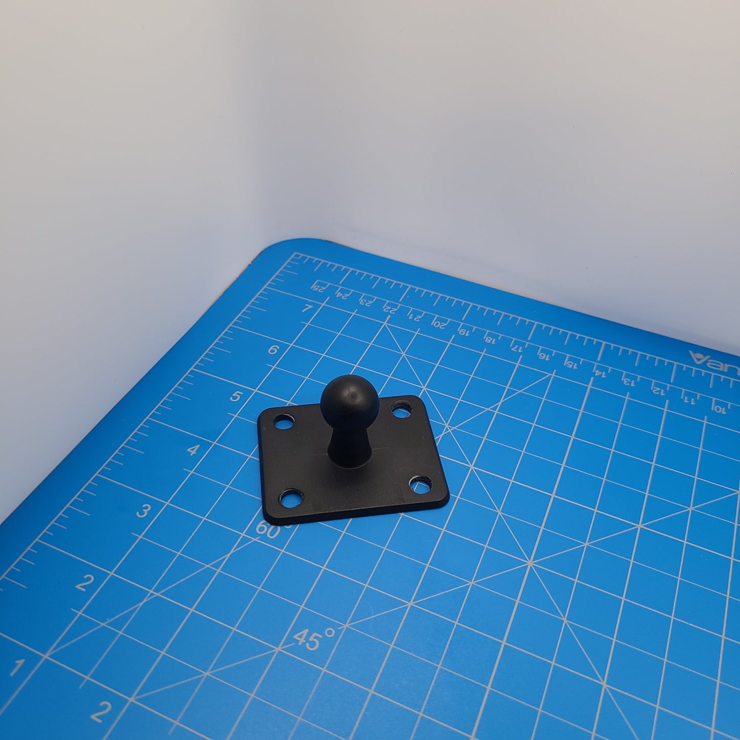 4-Hole AMPS to 17mm Ball Adapter